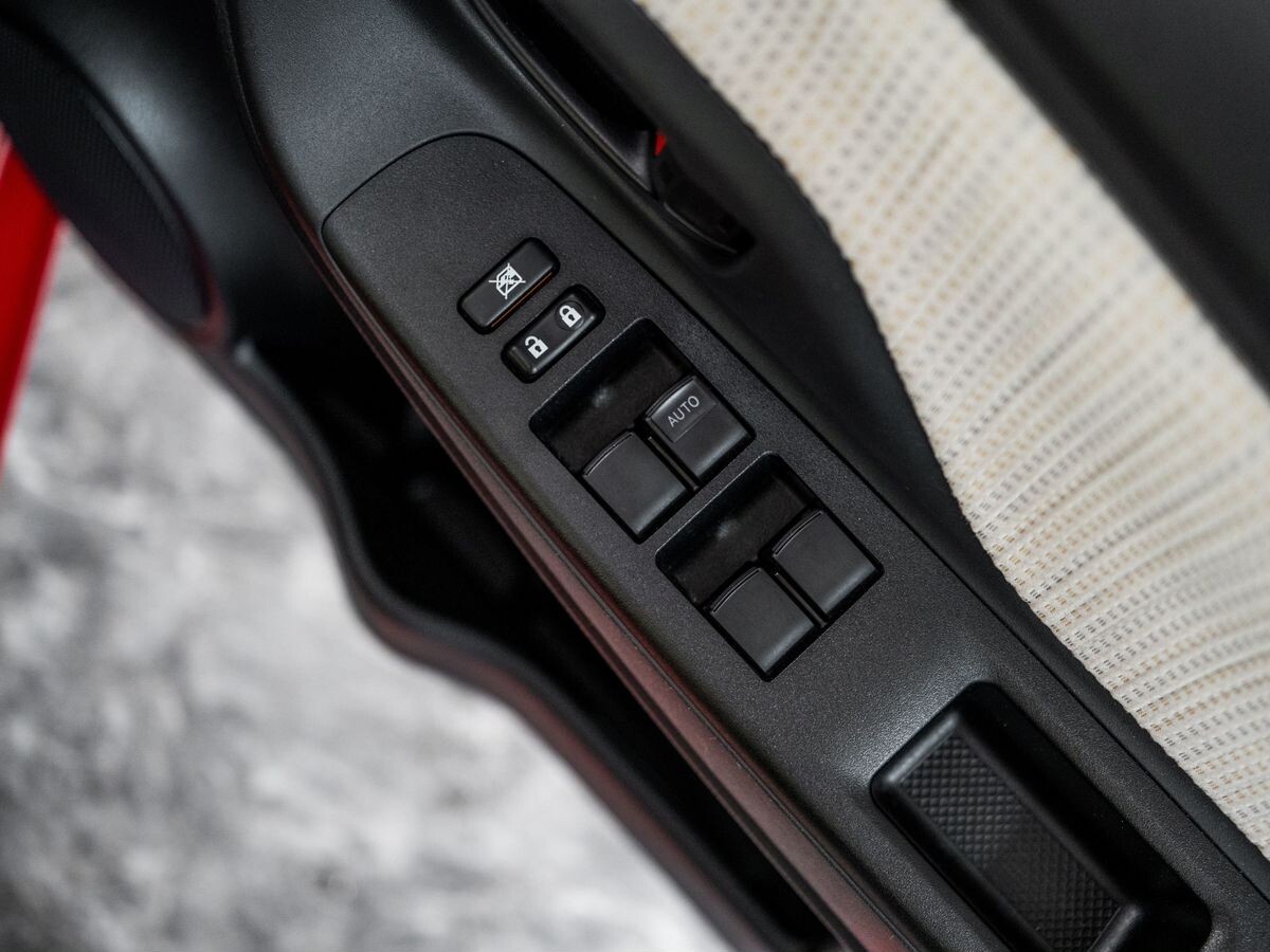 Toyota Vitz 2019 - фото автомобиля