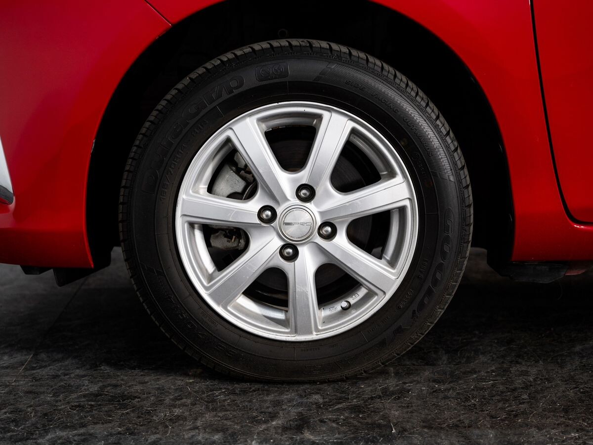 Toyota Vitz 2019 - фото автомобиля