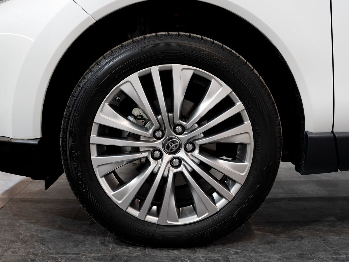 Toyota Harrier 2023 - фото автомобиля