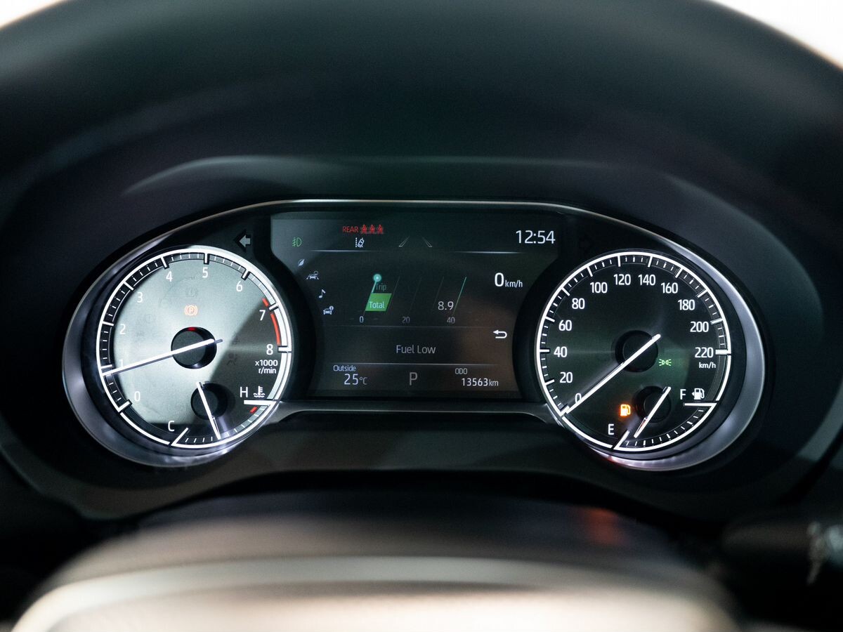 Toyota Harrier 2023 - фото автомобиля