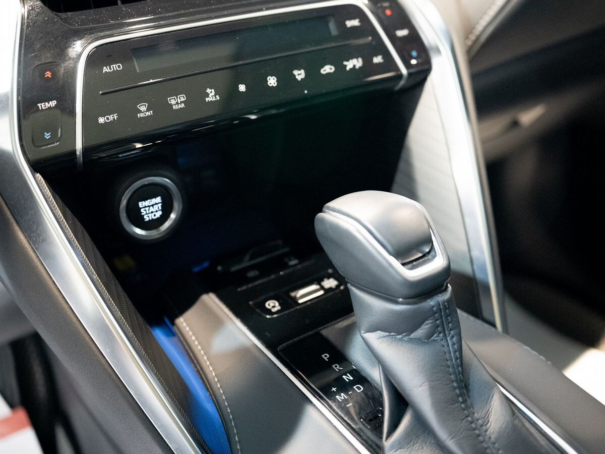 Toyota Harrier 2023 - фото автомобиля