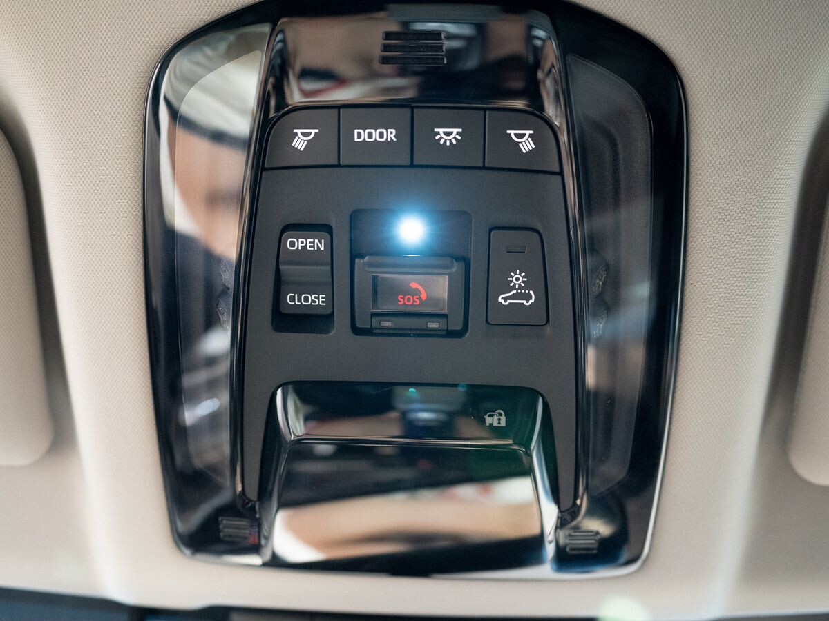 Toyota Harrier 2023 - фото автомобиля