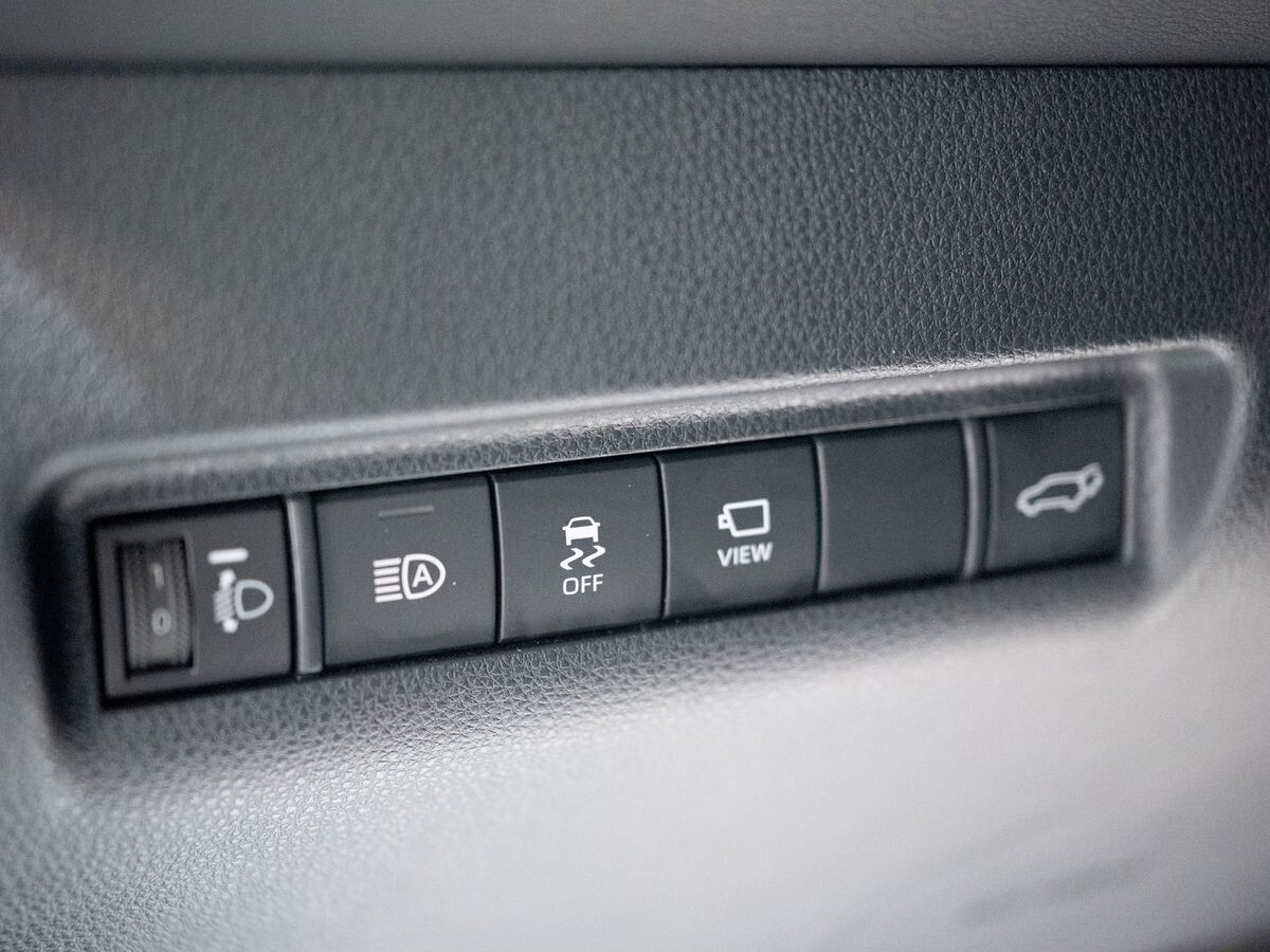 Toyota Harrier 2023 - фото автомобиля