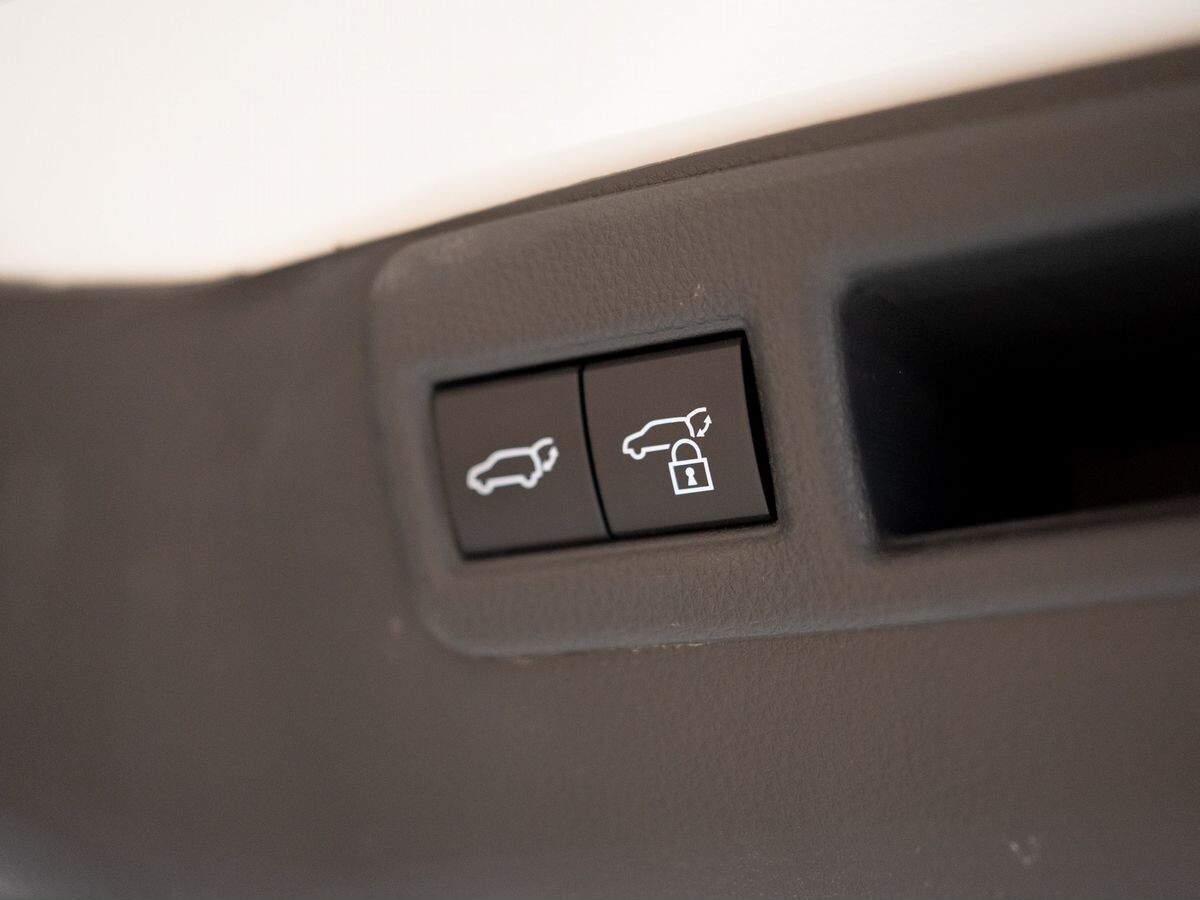 Toyota Harrier 2023 - фото автомобиля