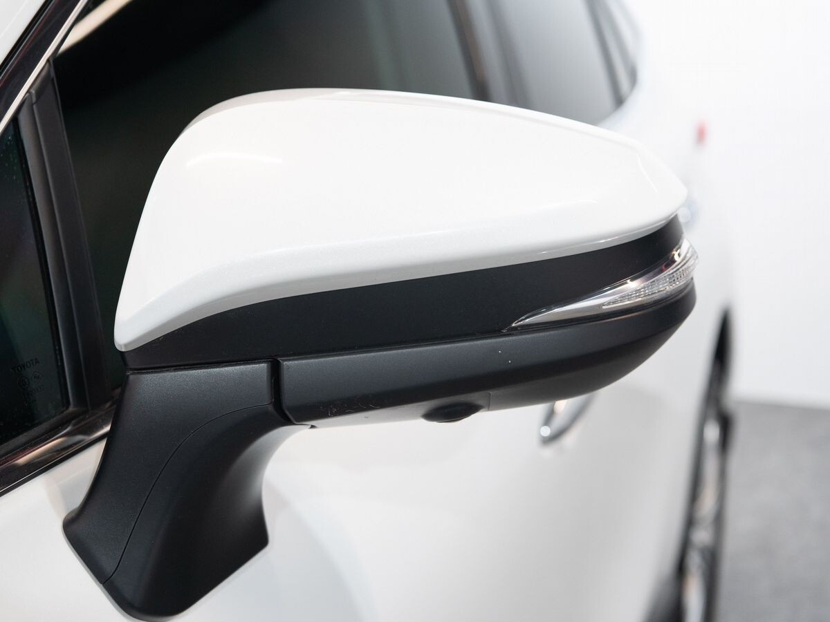 Toyota Harrier 2023 - фото автомобиля