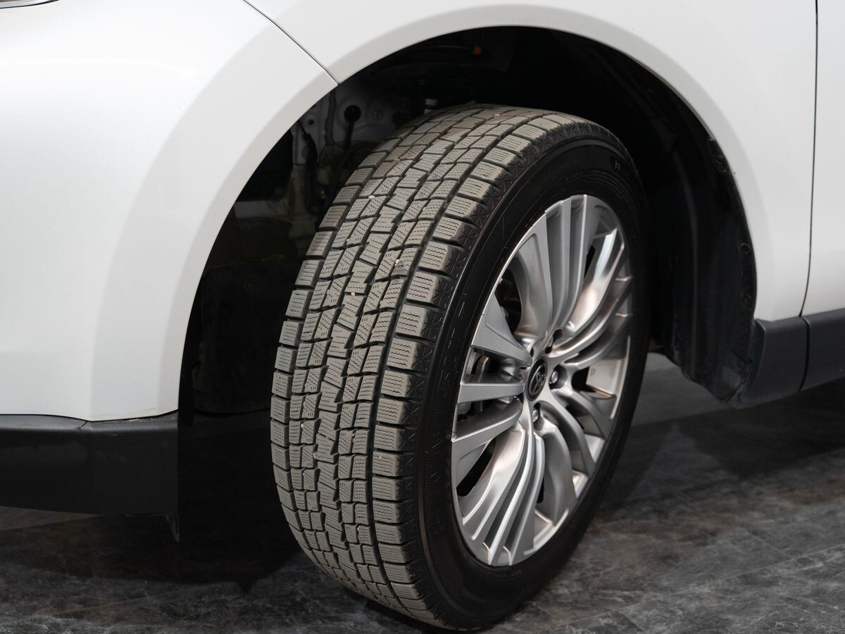 Toyota Harrier 2023 - фото автомобиля