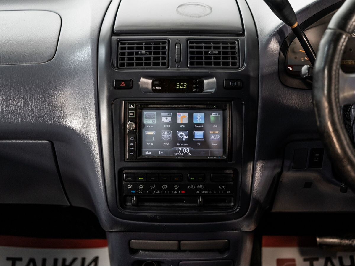 Toyota Ipsum 1995 - фото автомобиля