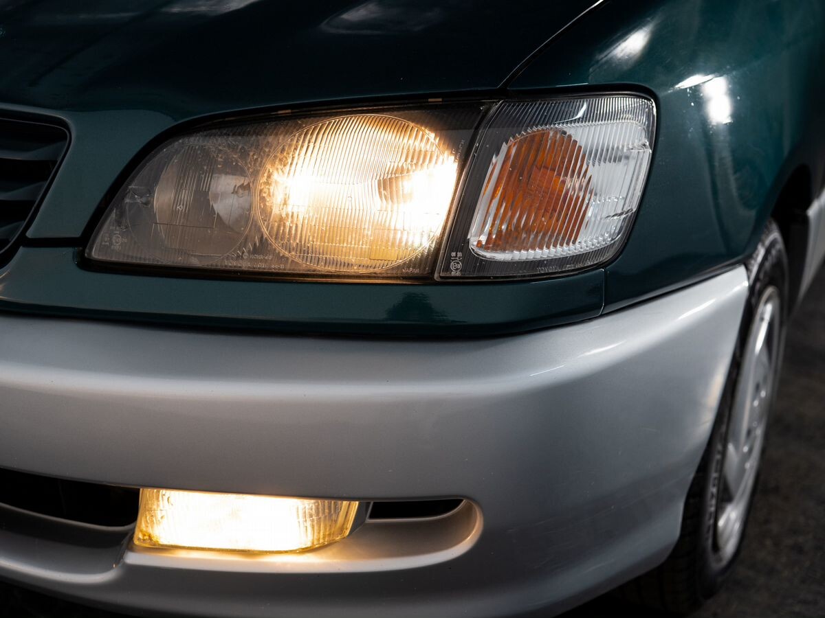 Toyota Ipsum 1995 - фото автомобиля
