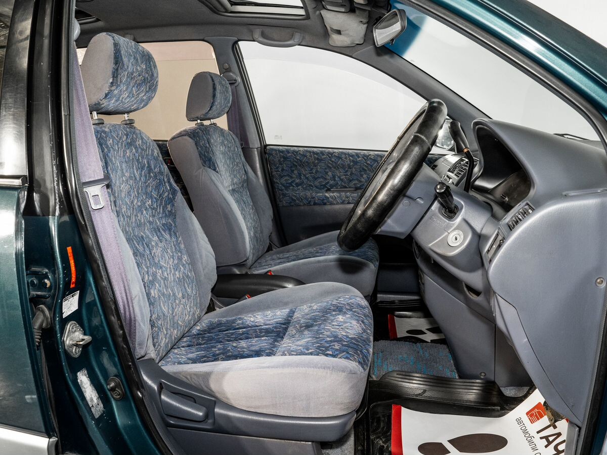 Toyota Ipsum 1995 - фото автомобиля