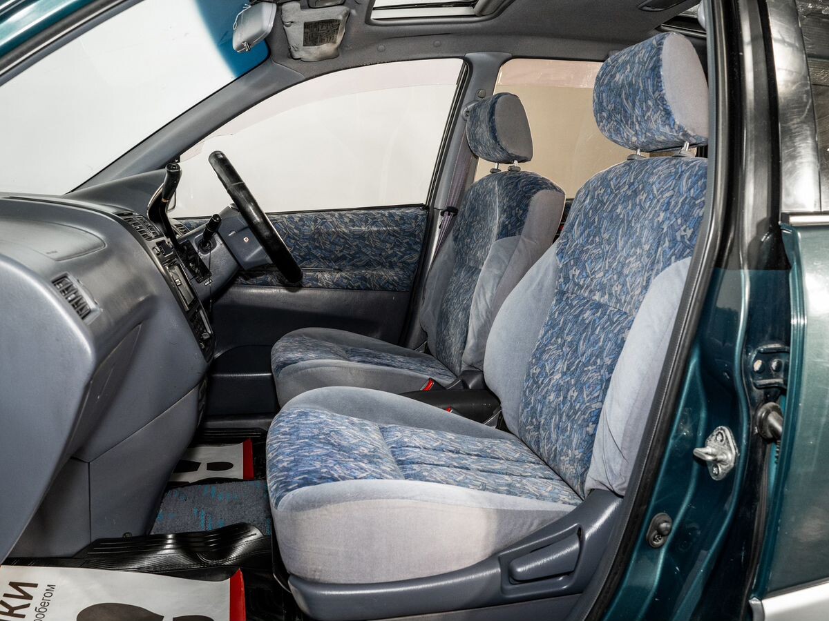 Toyota Ipsum 1995 - фото автомобиля