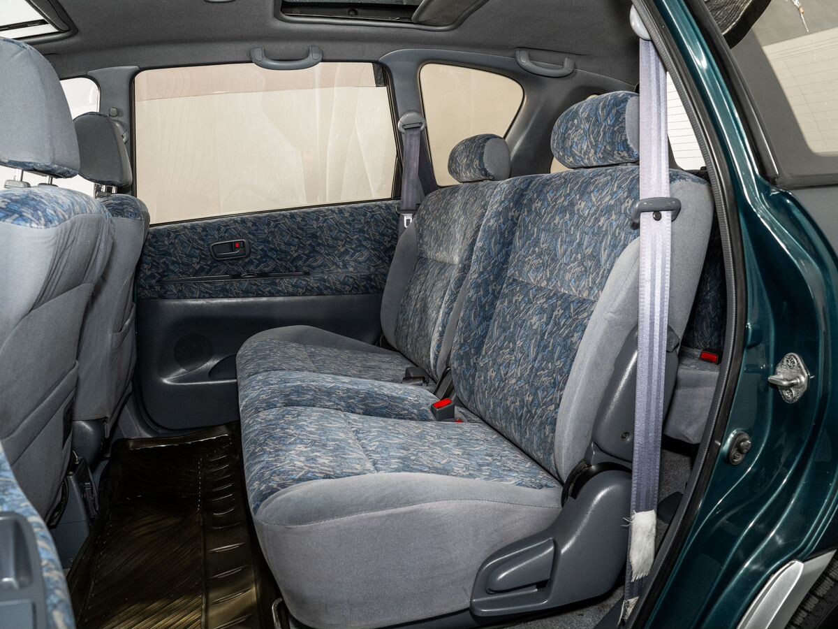 Toyota Ipsum 1995 - фото автомобиля