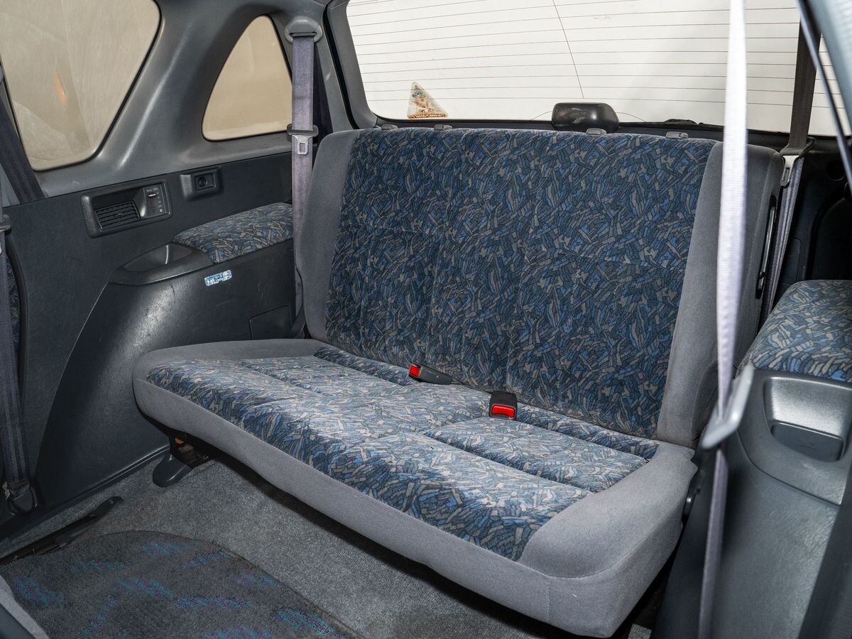 Toyota Ipsum 1995 - фото автомобиля