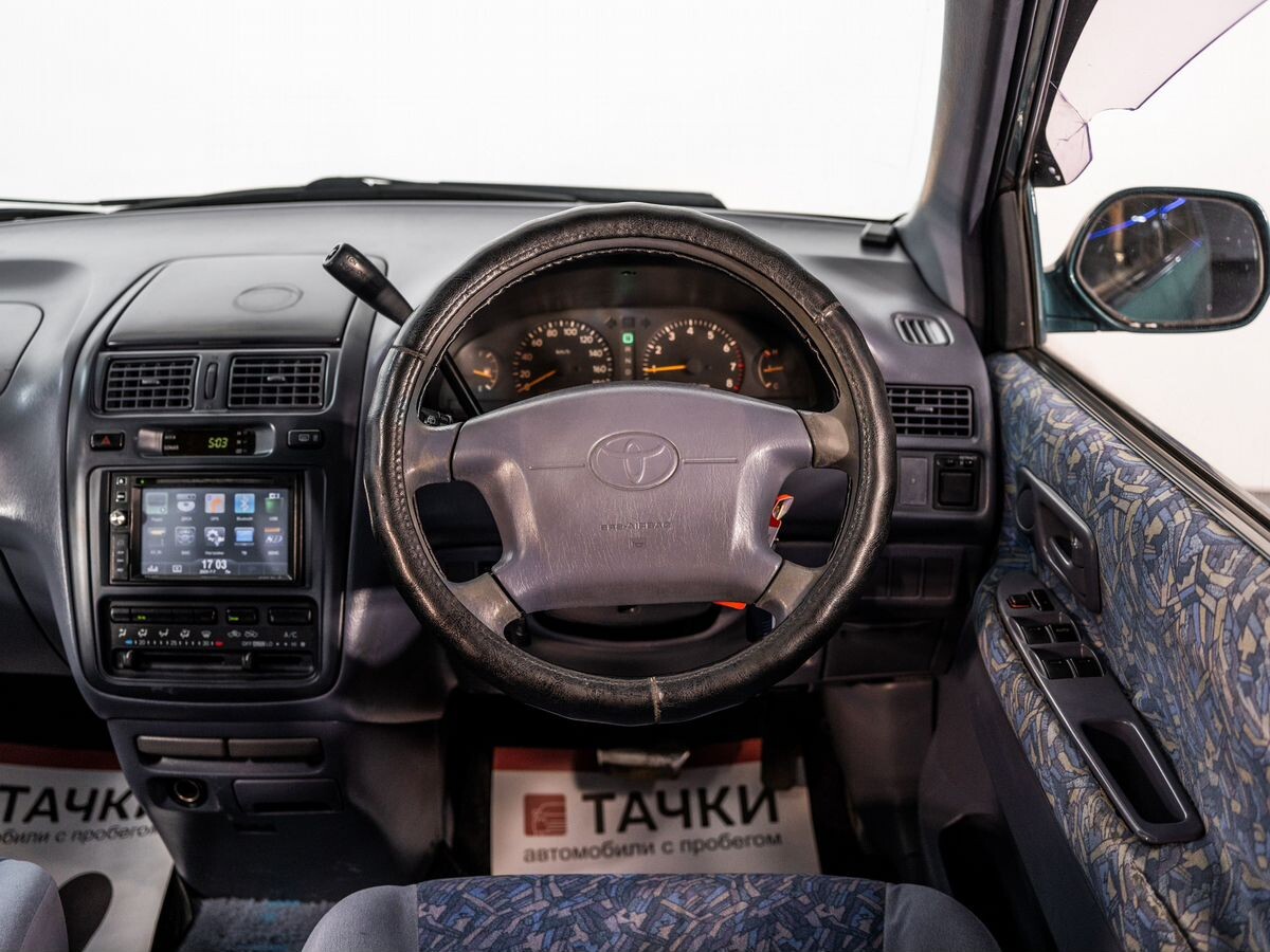 Toyota Ipsum 1995 - фото автомобиля