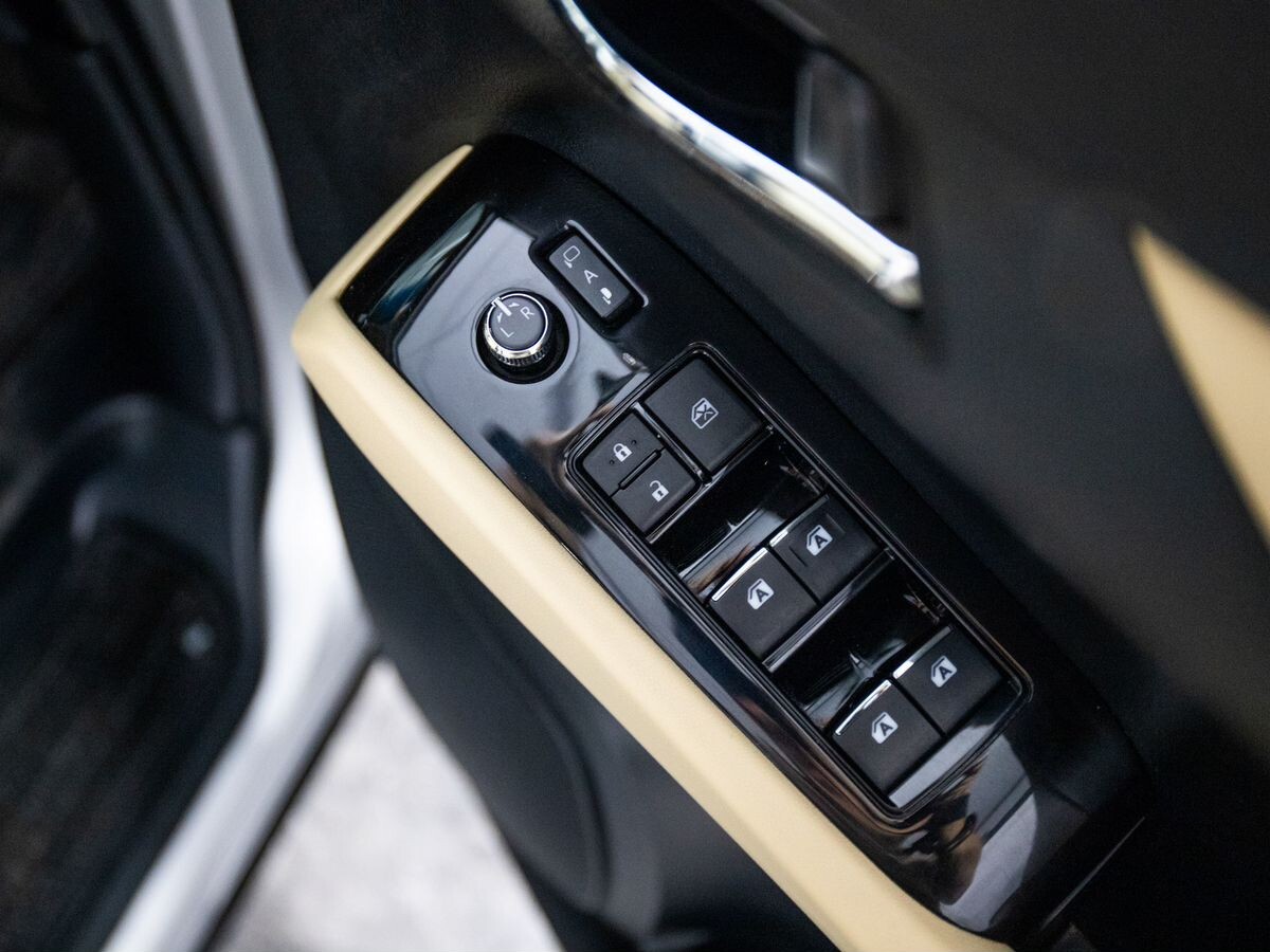 Toyota Vellfire 2017 - фото автомобиля