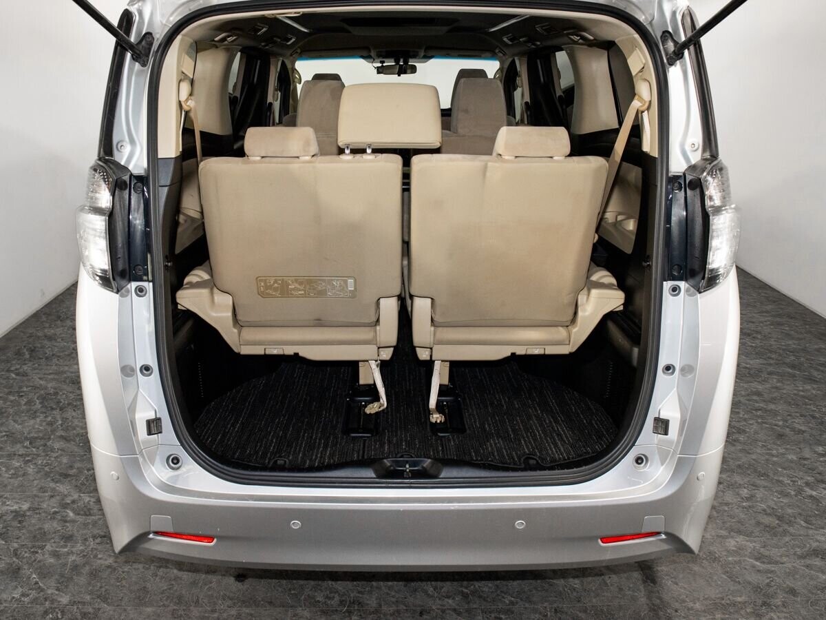 Toyota Vellfire 2017 - фото автомобиля