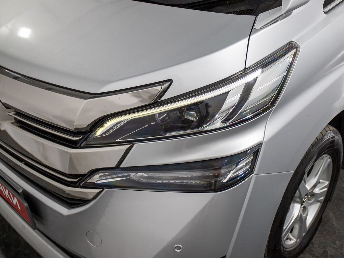 Toyota Vellfire 2017 - фото автомобиля
