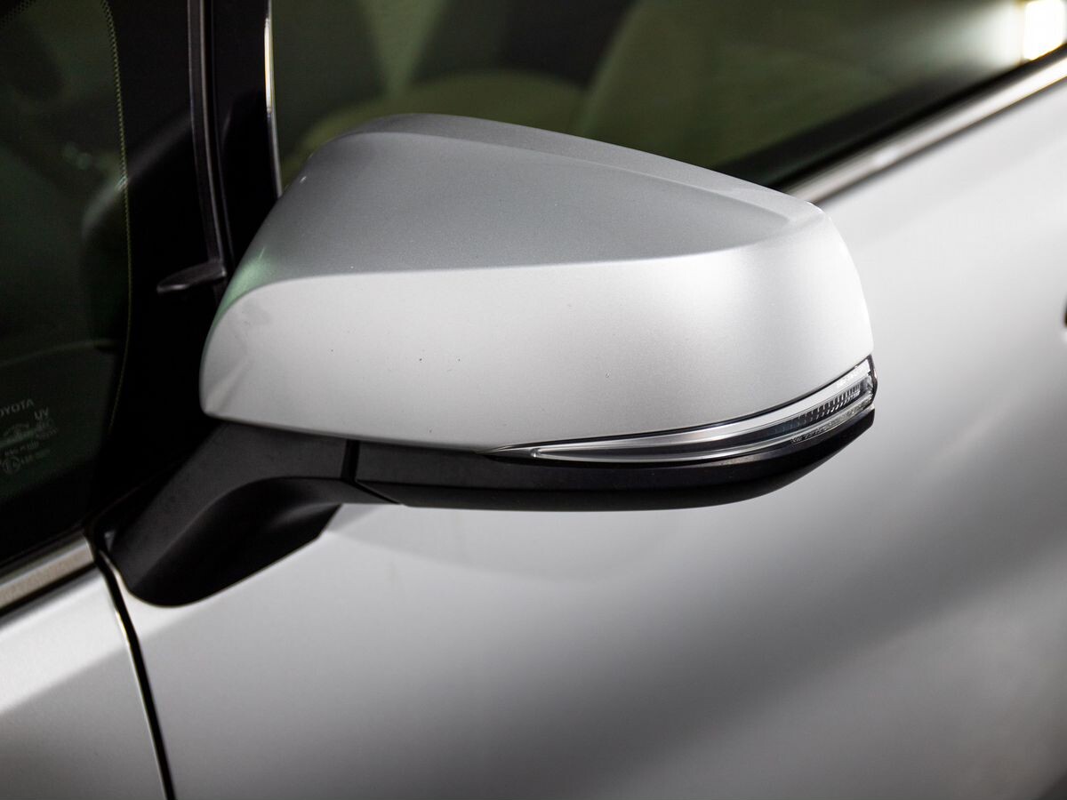 Toyota Vellfire 2017 - фото автомобиля