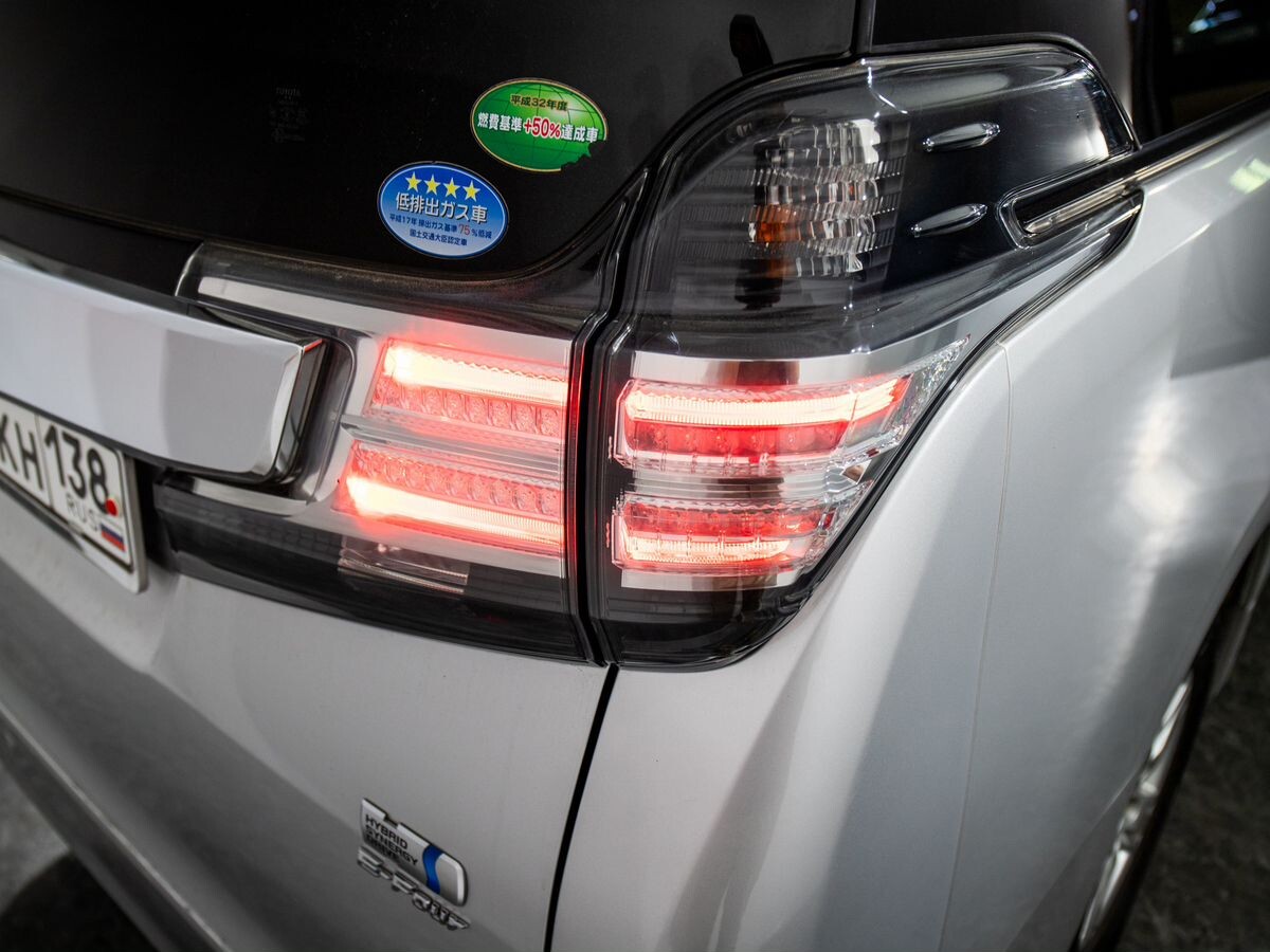 Toyota Vellfire 2017 - фото автомобиля