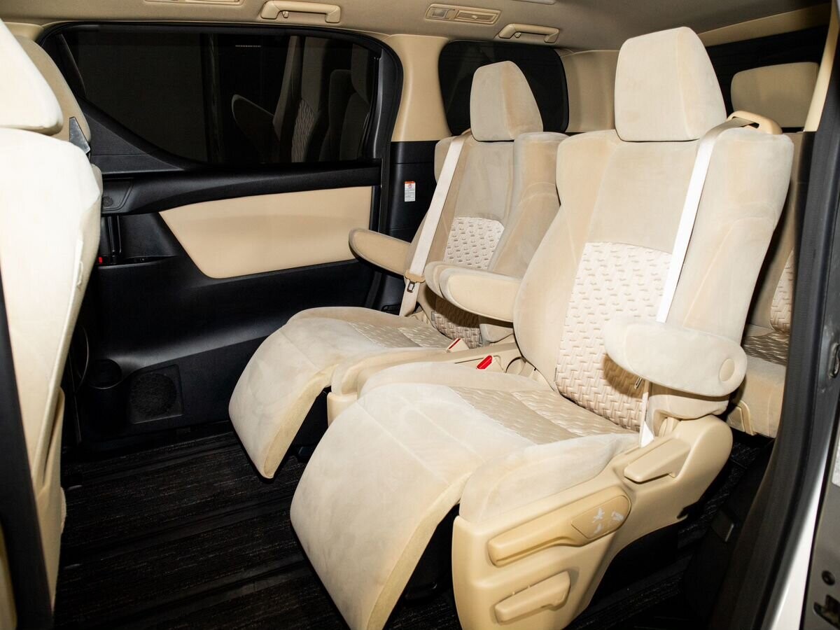 Toyota Vellfire 2017 - фото автомобиля