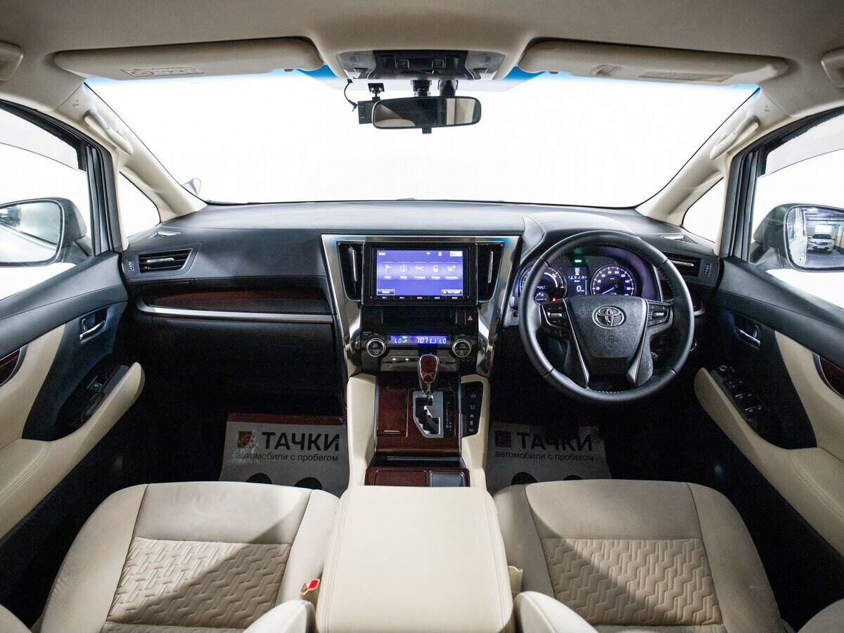 Toyota Vellfire 2017 - фото автомобиля