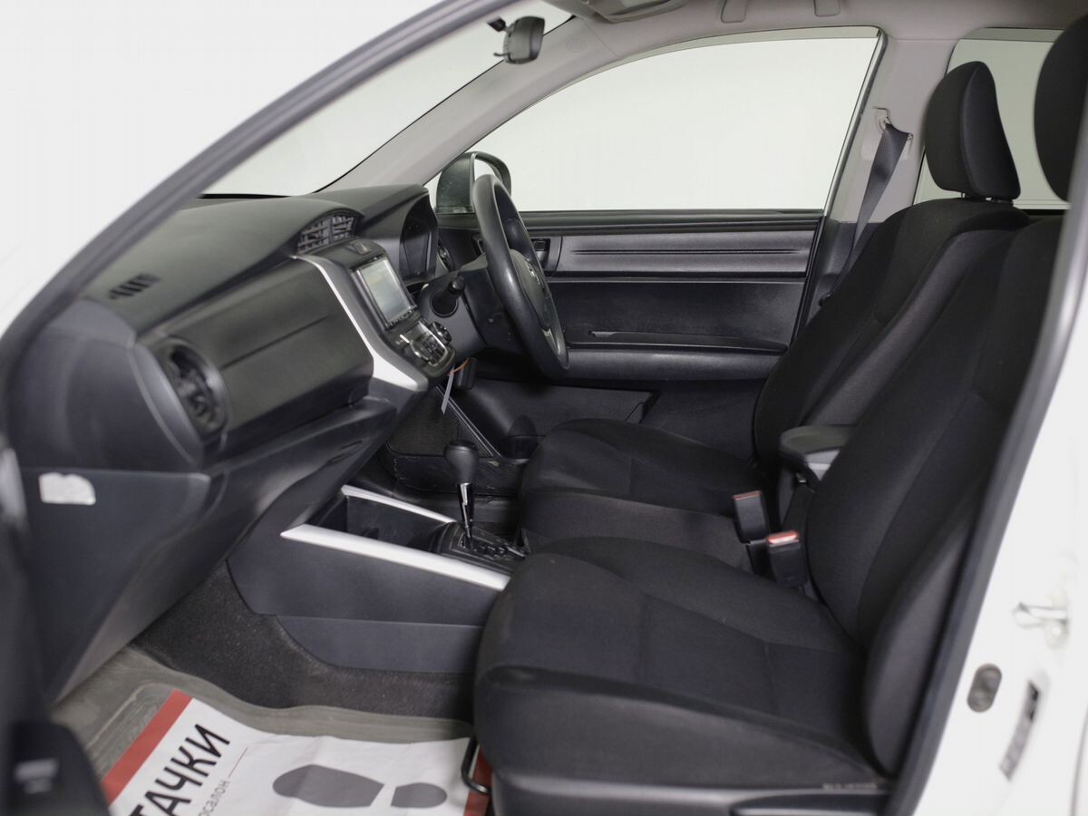 Toyota Corolla 2017 - фото автомобиля