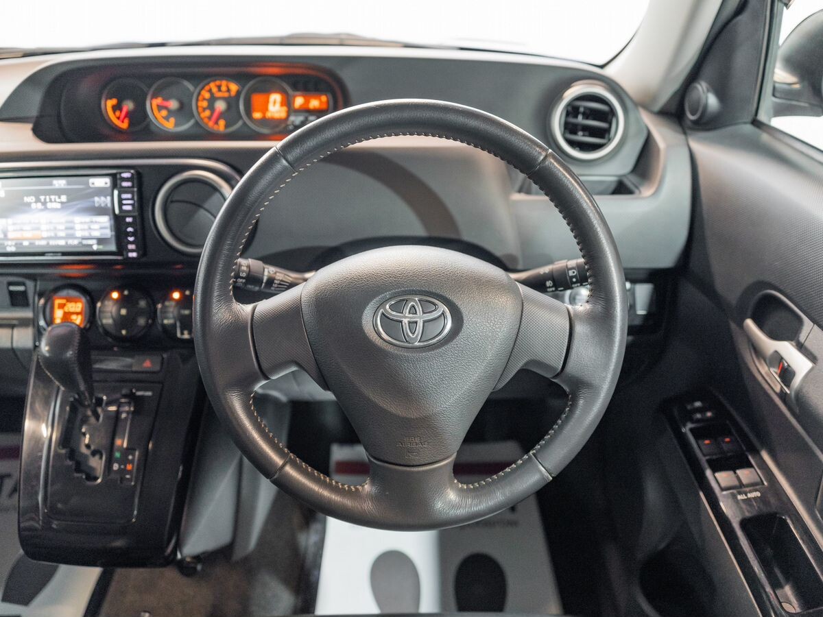 Toyota Corolla Rumion 2013 - фото автомобиля