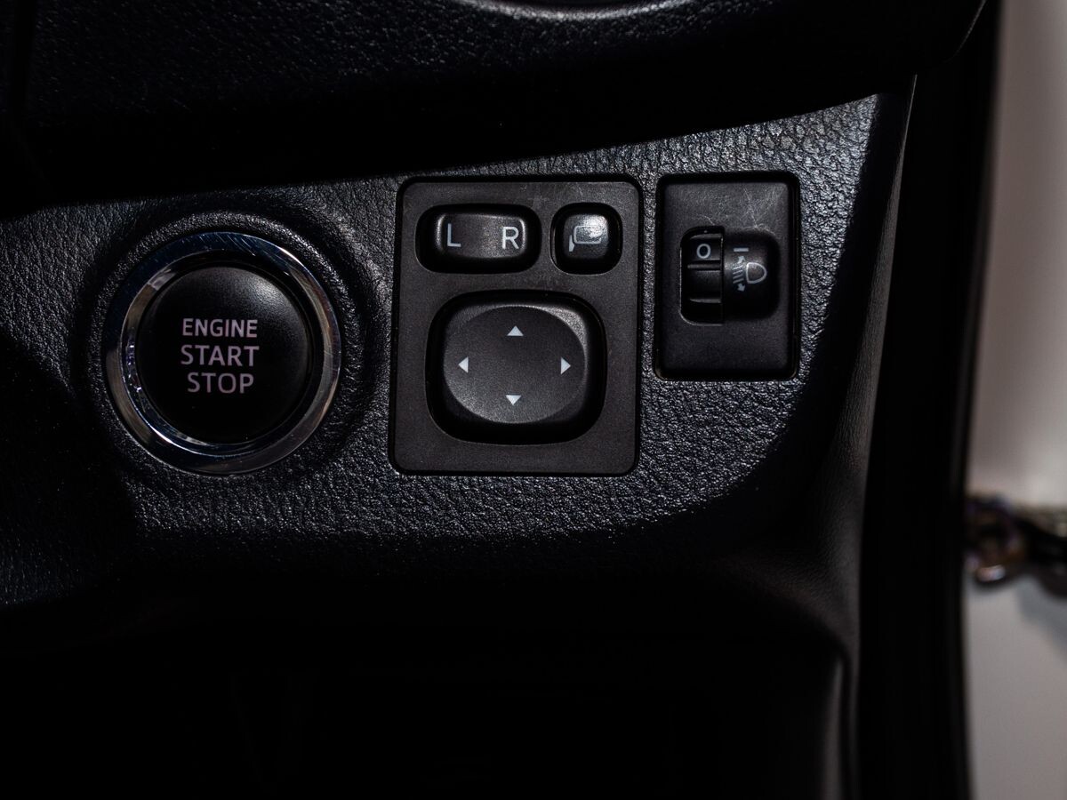 Toyota Vitz 2019 - фото автомобиля