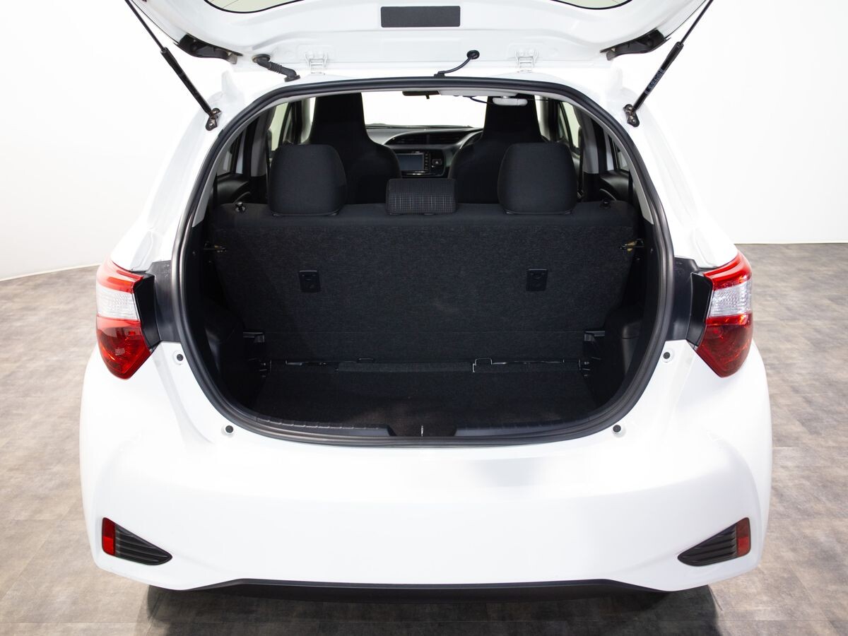 Toyota Vitz 2019 - фото автомобиля