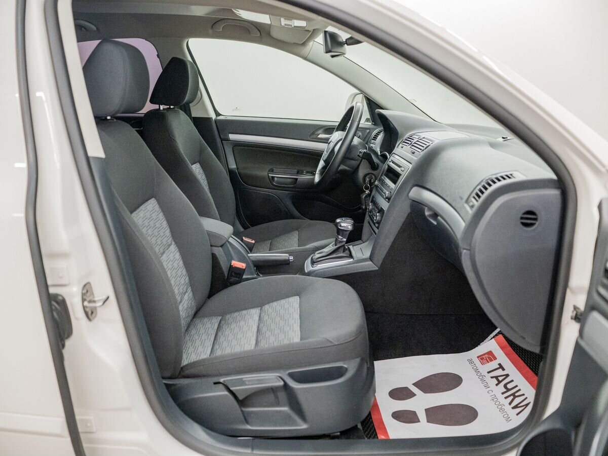 Skoda Octavia 2012 - фото автомобиля