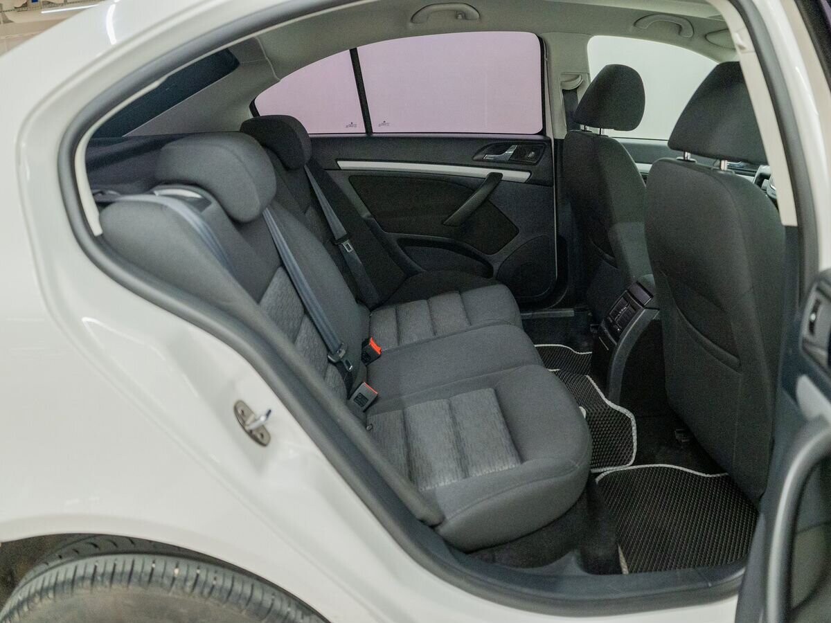 Skoda Octavia 2012 - фото автомобиля