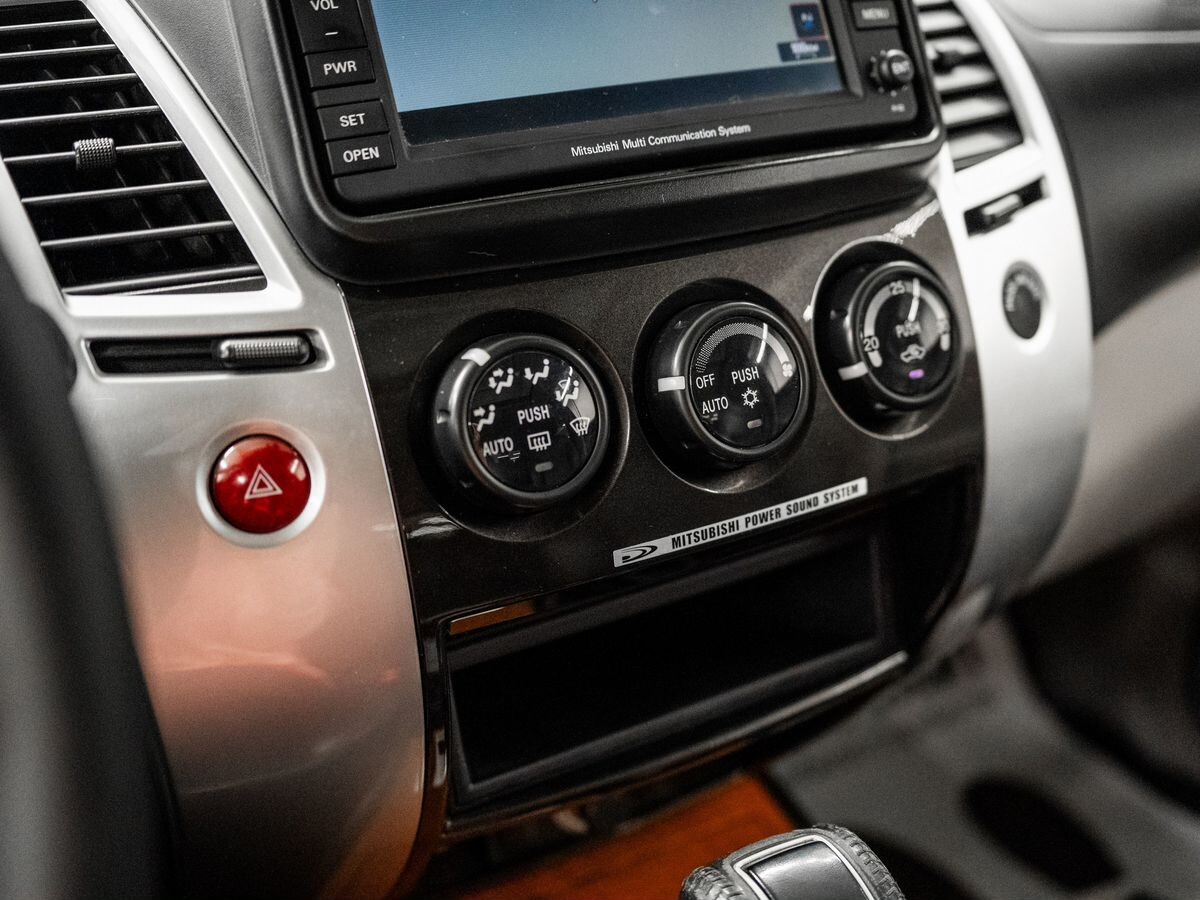 Mitsubishi Pajero Sport 2009 - фото автомобиля