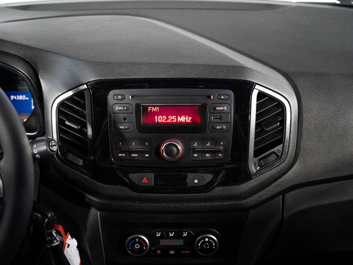 Lada (ВАЗ) XRAY 2017 - фото автомобиля