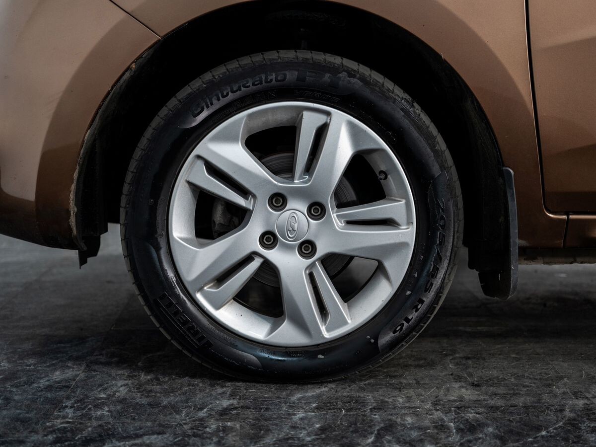 Lada (ВАЗ) XRAY 2017 - фото автомобиля