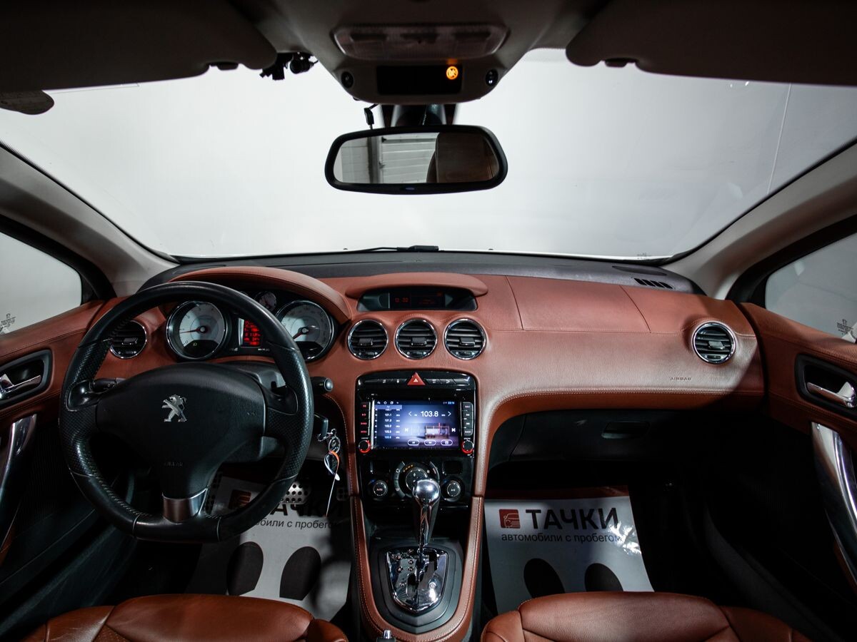 Peugeot 308 2012 - фото автомобиля