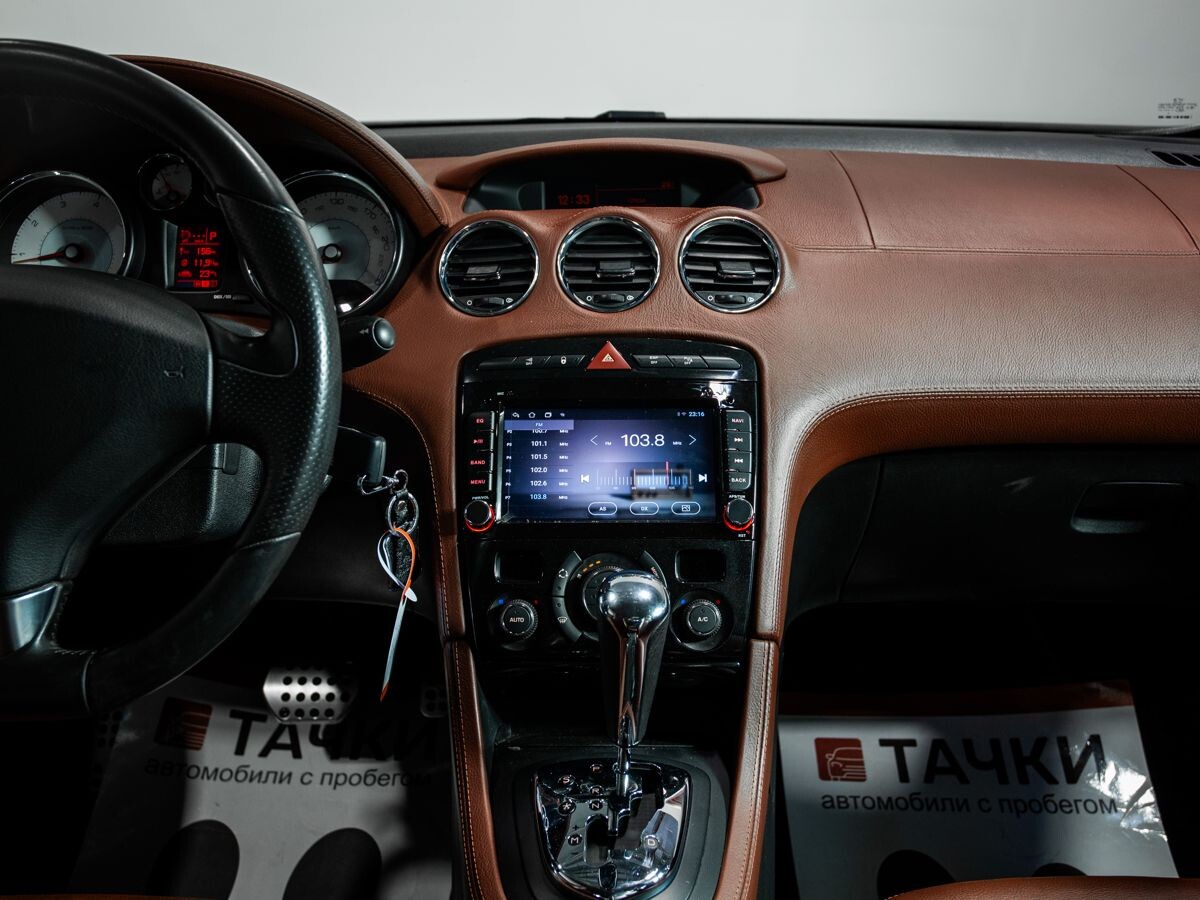 Peugeot 308 2012 - фото автомобиля