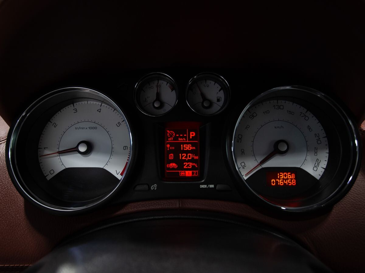 Peugeot 308 2012 - фото автомобиля