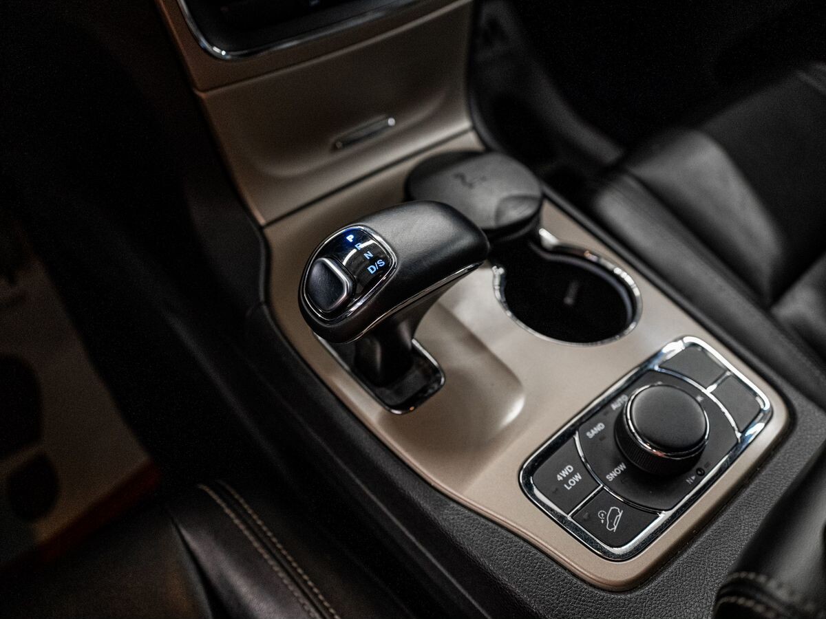 Jeep Grand Cherokee 2013 - фото автомобиля