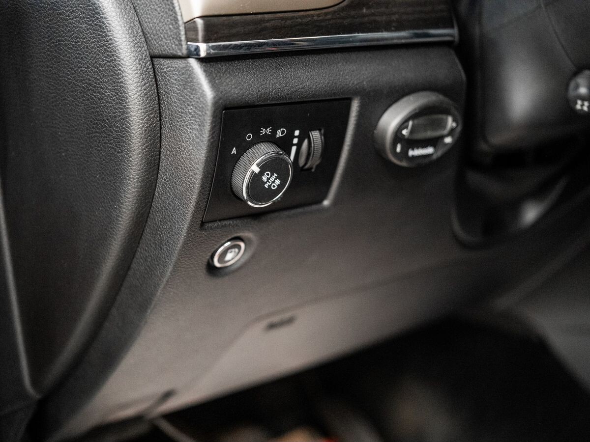 Jeep Grand Cherokee 2013 - фото автомобиля