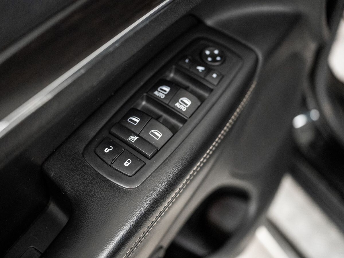 Jeep Grand Cherokee 2013 - фото автомобиля