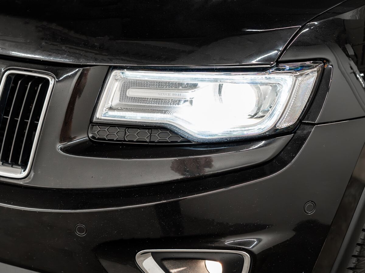 Jeep Grand Cherokee 2013 - фото автомобиля