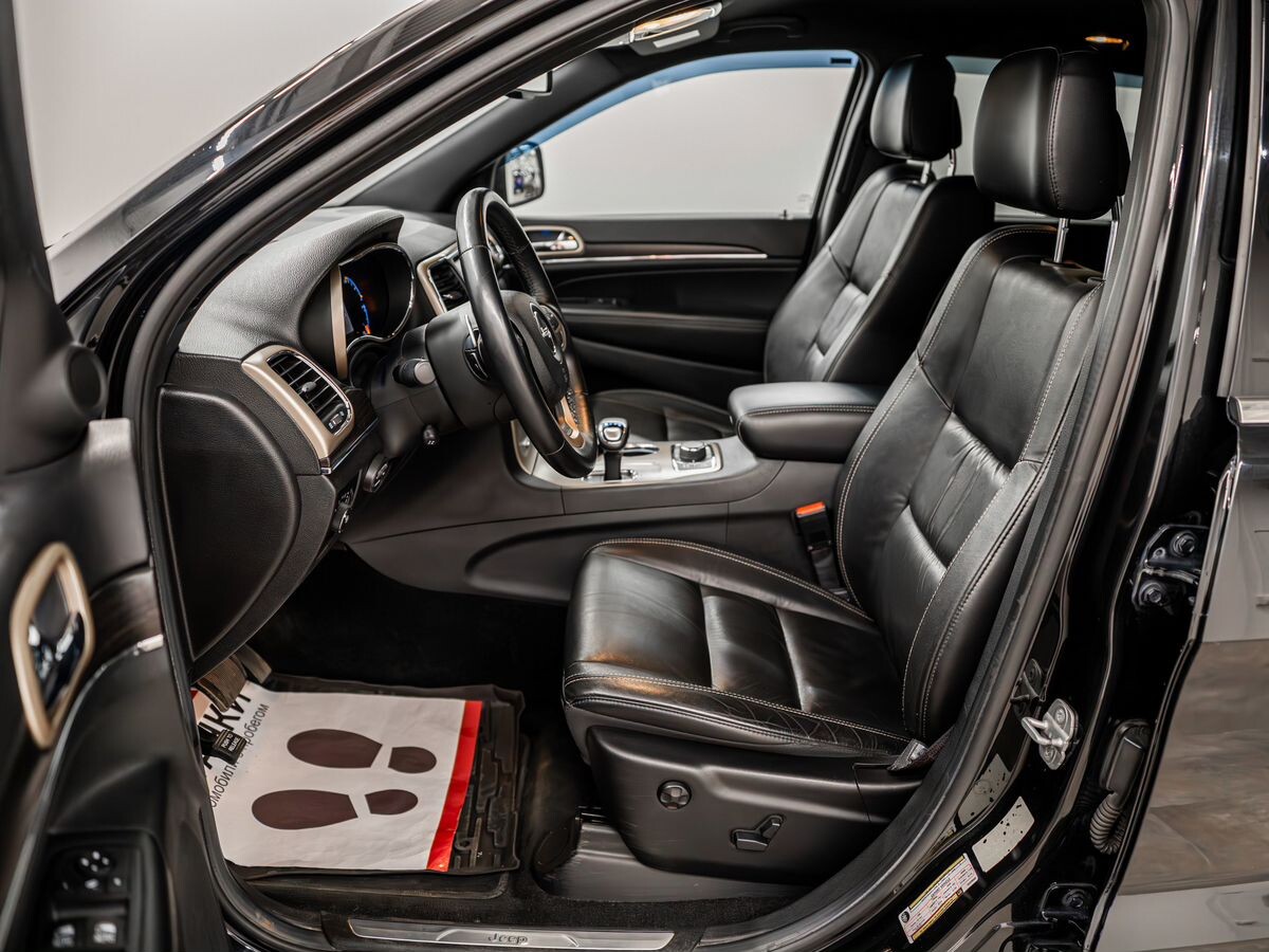 Jeep Grand Cherokee 2013 - фото автомобиля