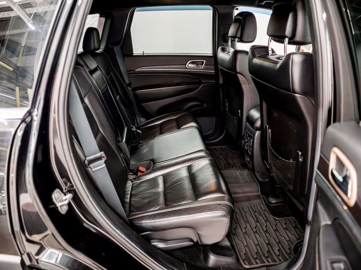 Jeep Grand Cherokee 2013 - фото автомобиля