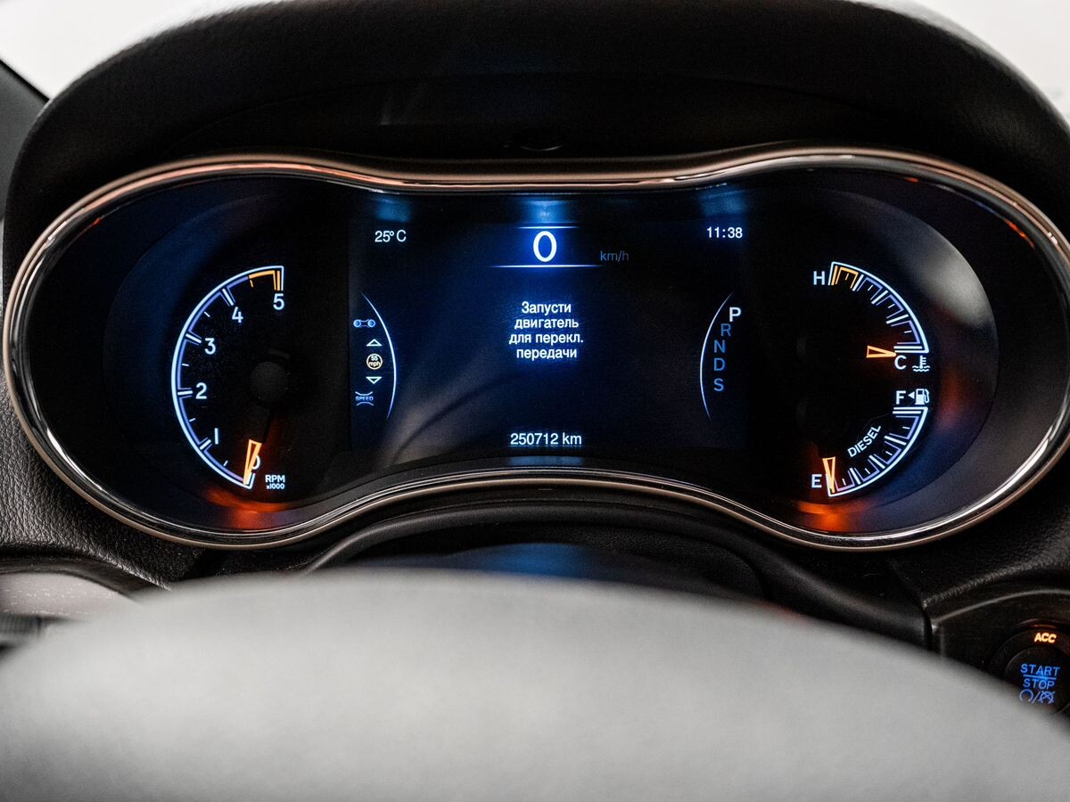 Jeep Grand Cherokee 2013 - фото автомобиля