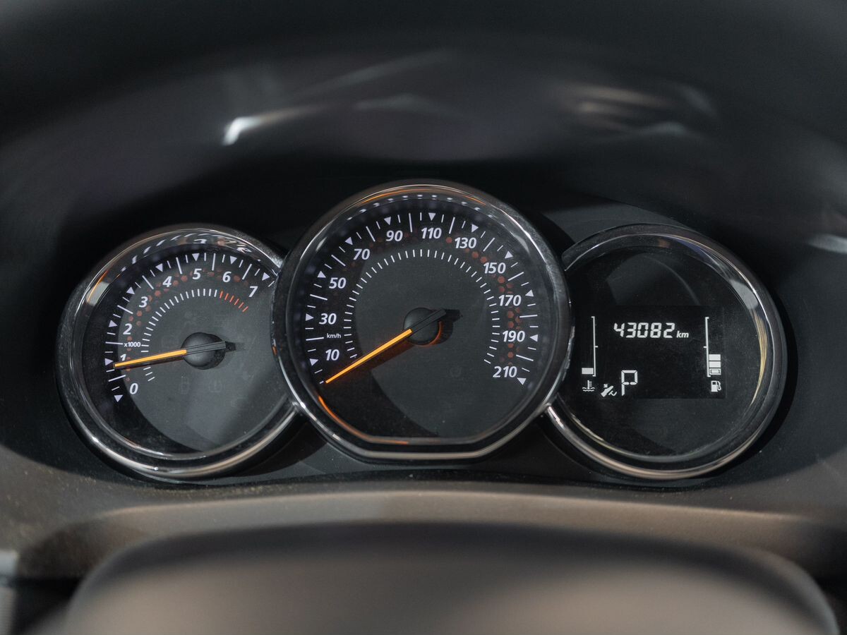 Renault Logan 2020 - фото автомобиля