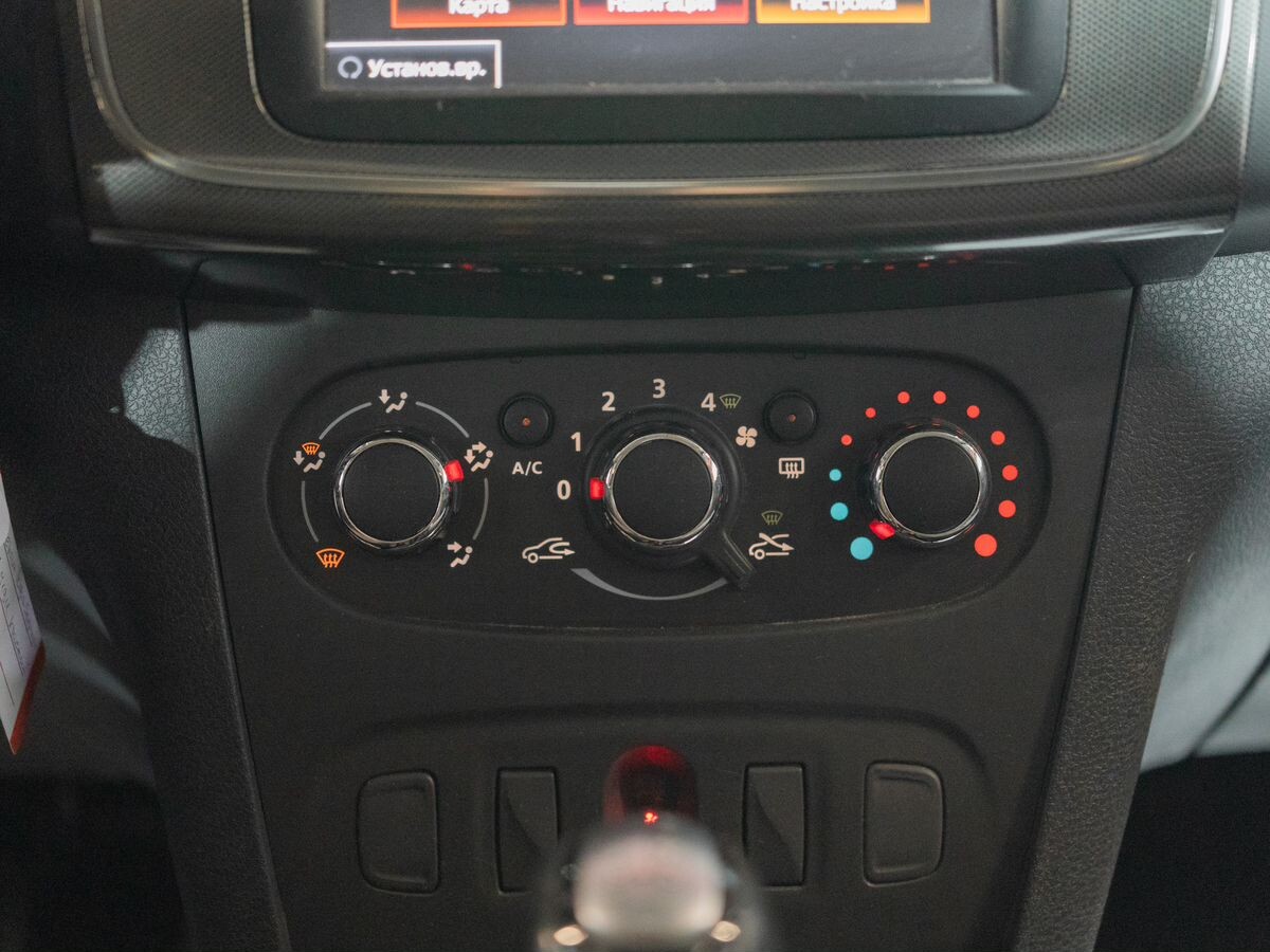 Renault Logan 2020 - фото автомобиля