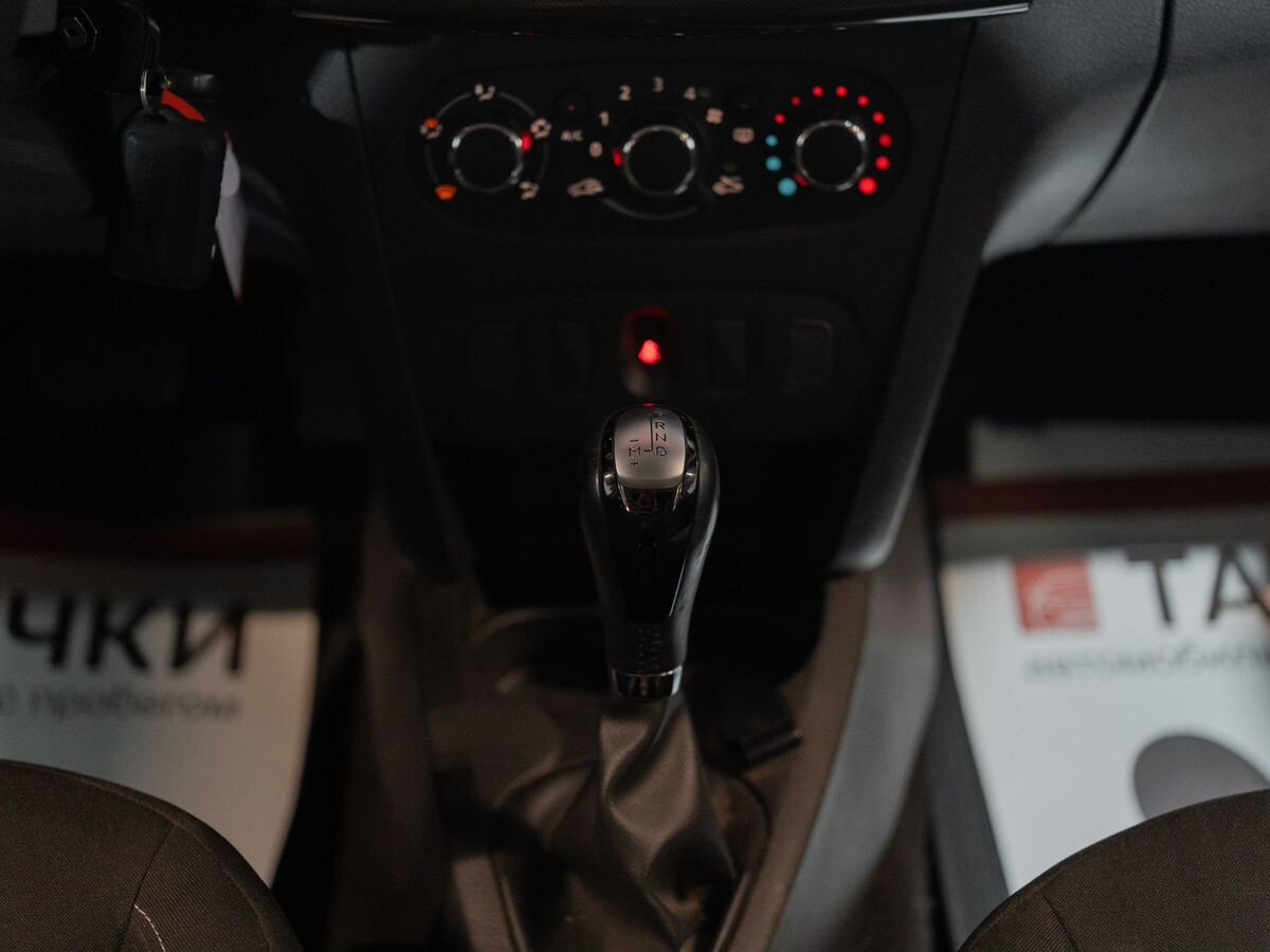 Renault Logan 2020 - фото автомобиля