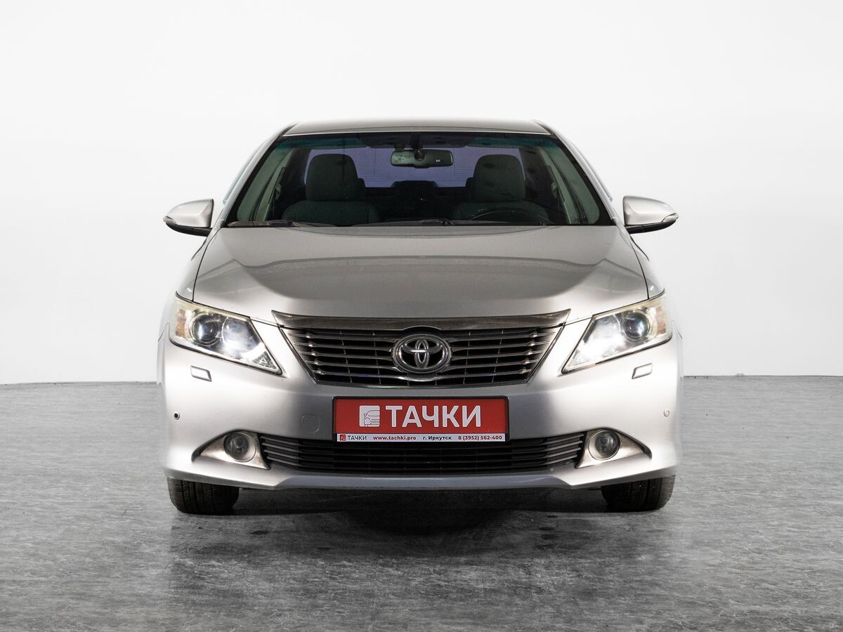 Toyota Camry 2012 - фото автомобиля