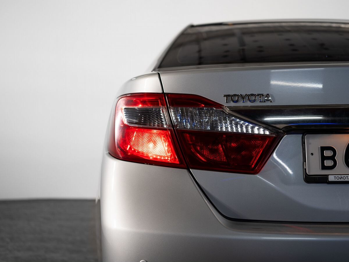 Toyota Camry 2012 - фото автомобиля