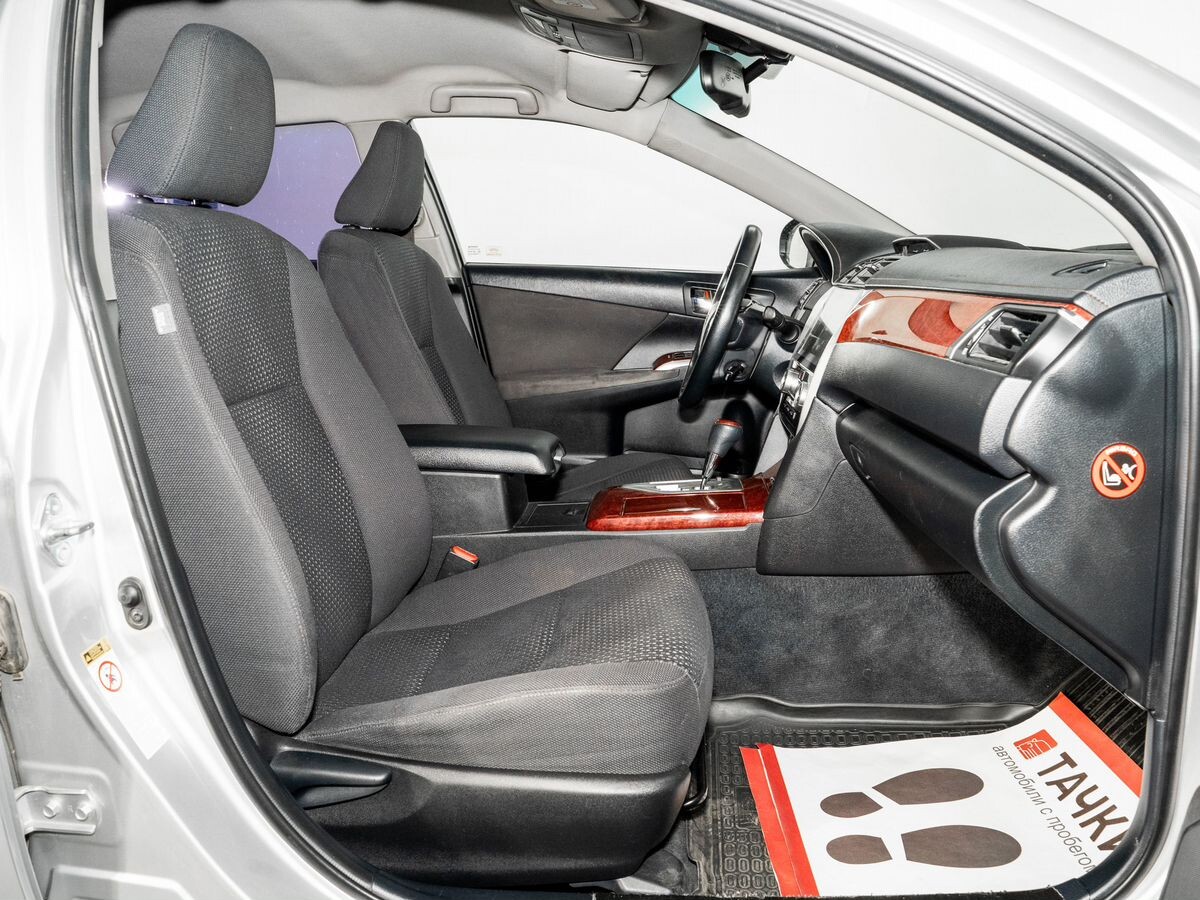 Toyota Camry 2012 - фото автомобиля