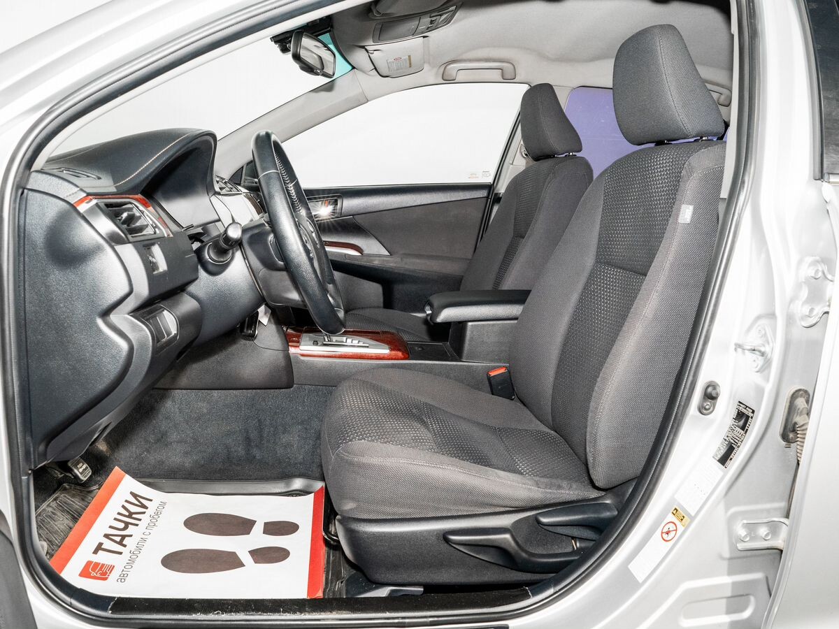 Toyota Camry 2012 - фото автомобиля